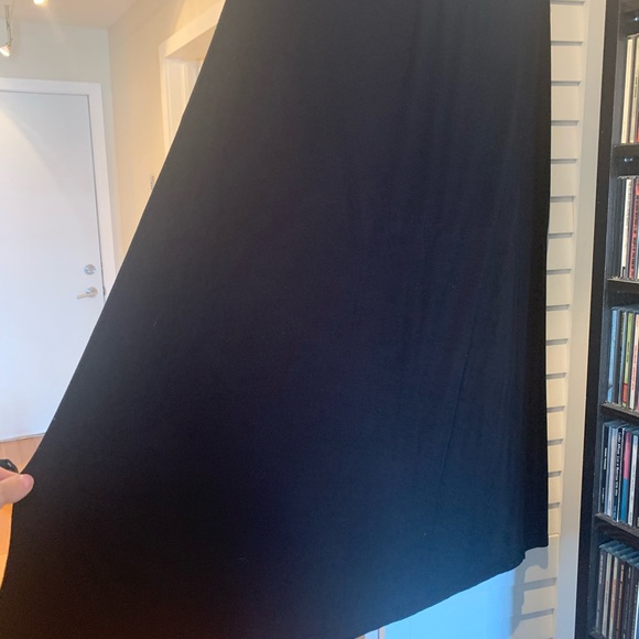 Long skirt . - Picture 2 of 2